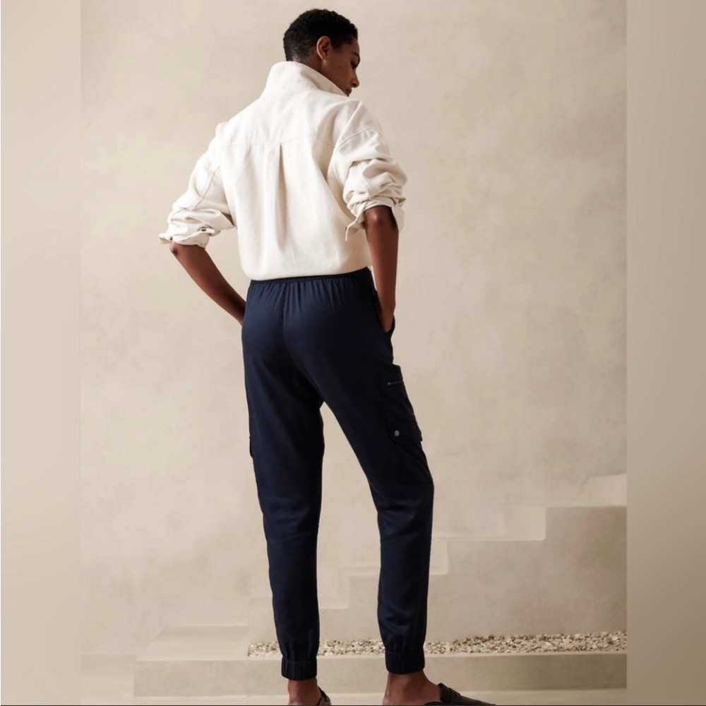 NWT! Banana Republic Navy Blue Tencel Soft Cargo Pant - Multiple Sizes💕 - Picture 4 of 5